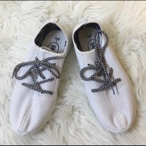 Women’s Basic White Sneakers